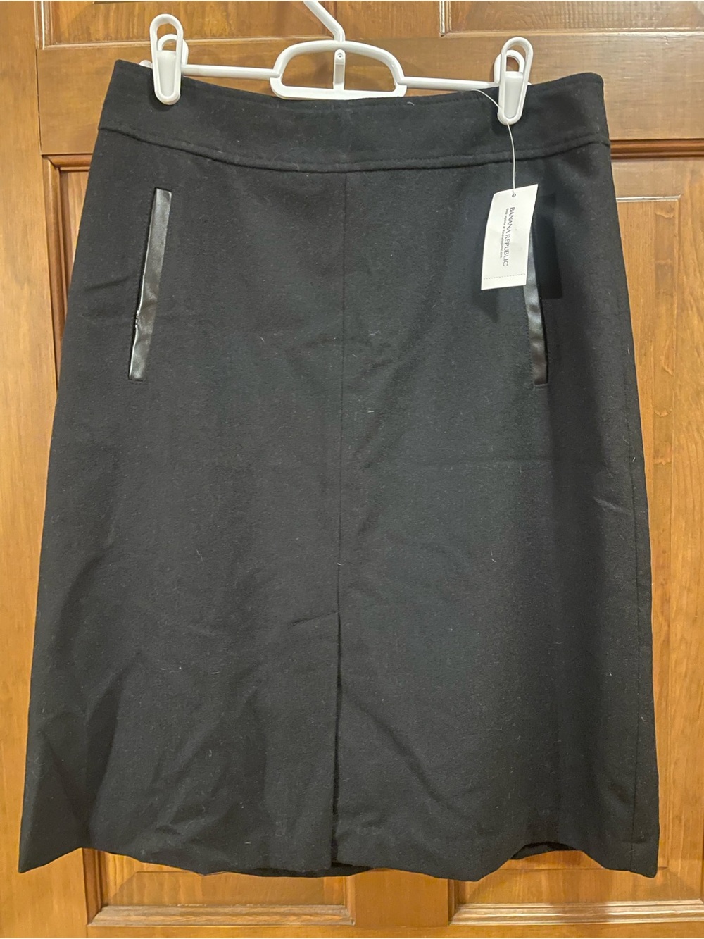 Black Women's Banana Republic skirt